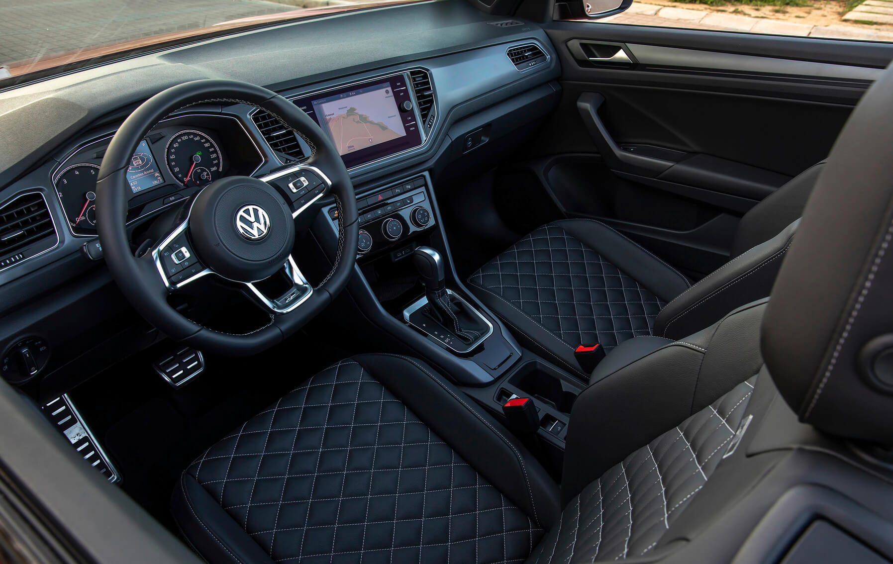 volkswagen t roc cabrio interni