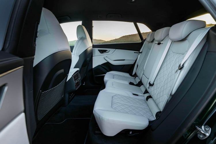 interni Audi Q8