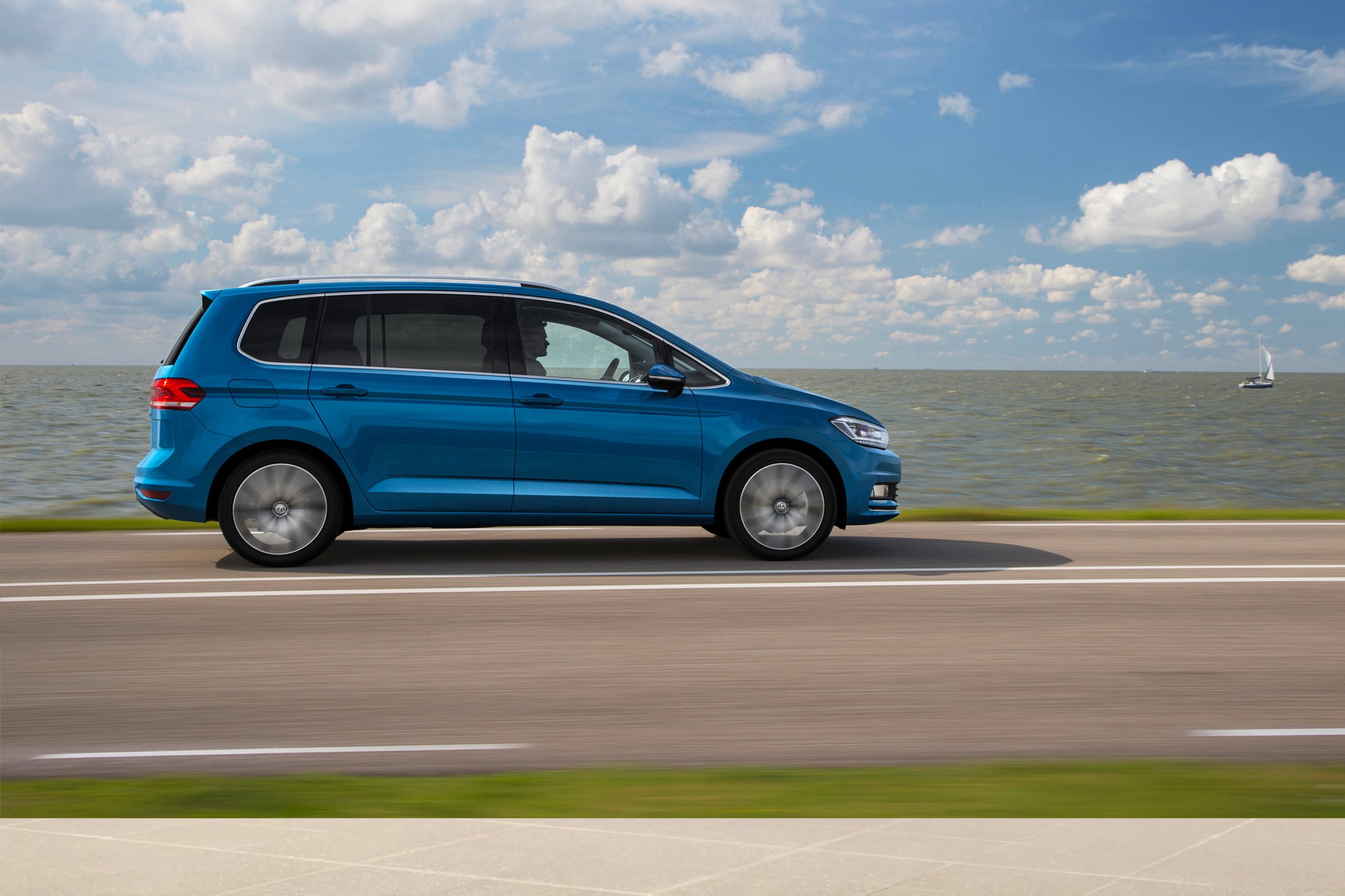 Volkswagen Touran esterni